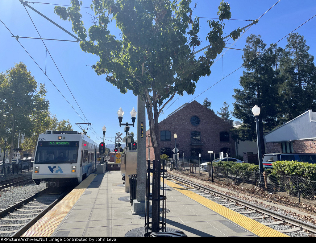 Northbound VTA LR Train arriving into Downtown Campbell Station